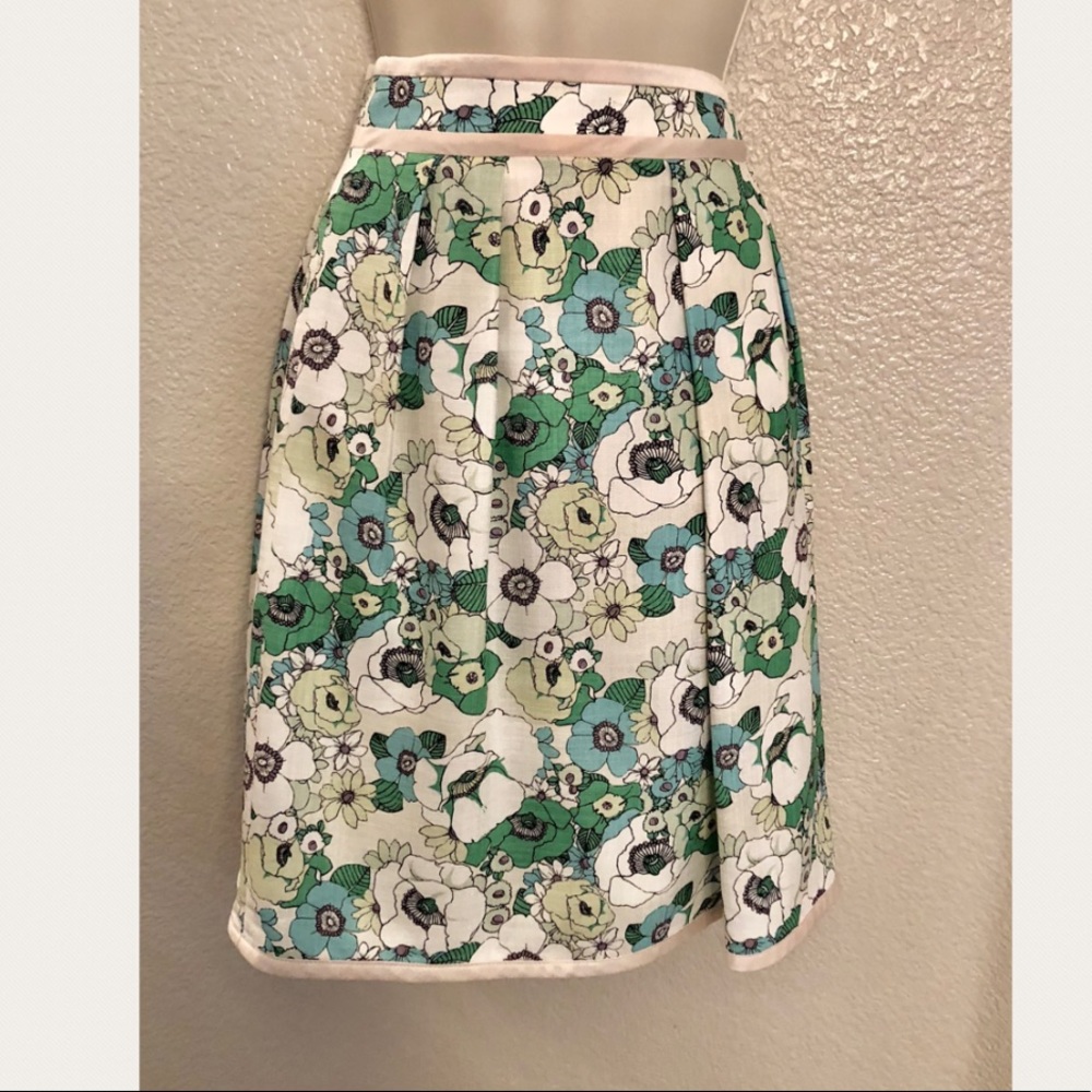 NWOT Stunning SunaUna skirt. Sz 38. 28” waist.